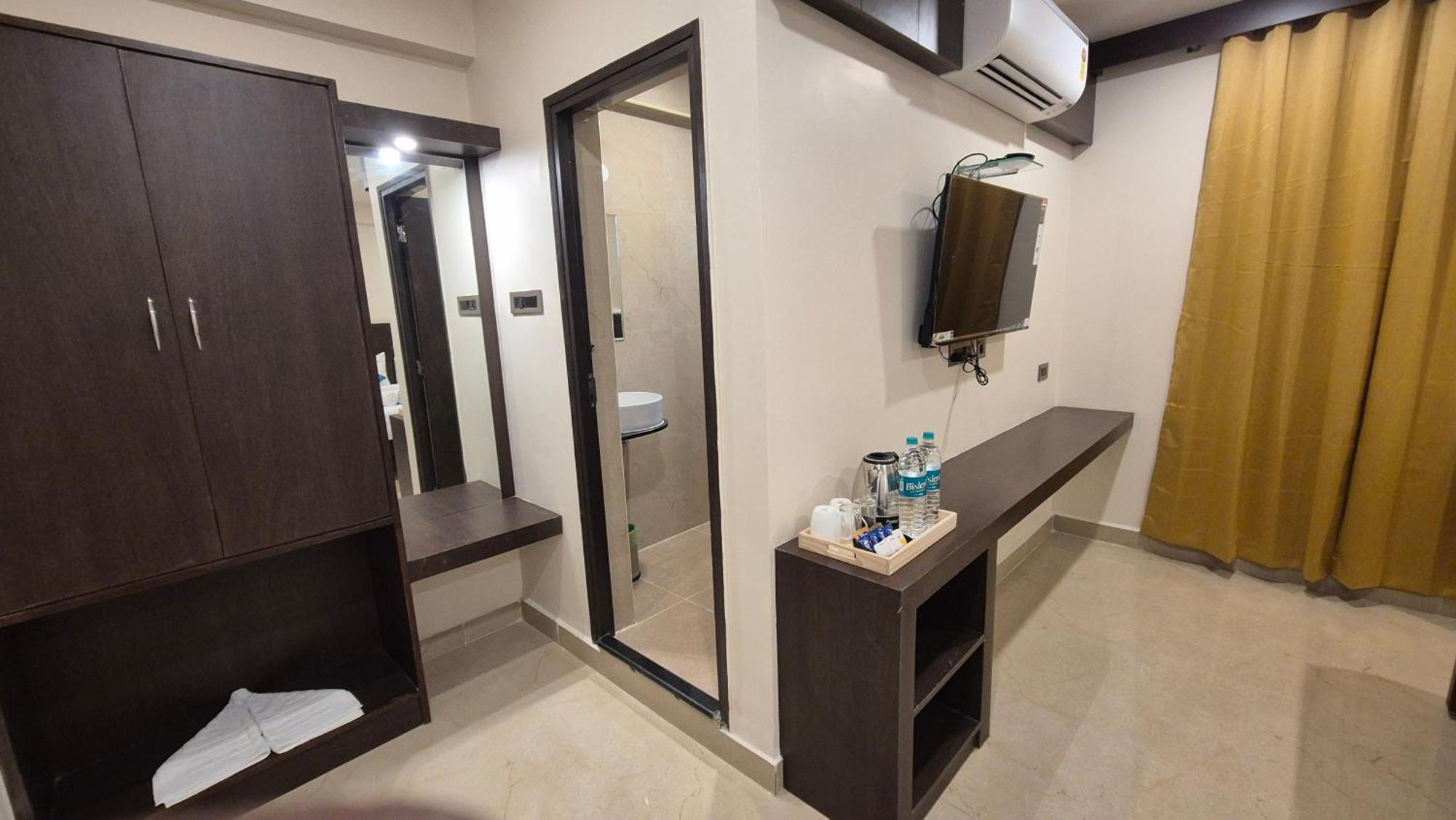 Hotel Janas Tirupati Zewnętrze zdjęcie